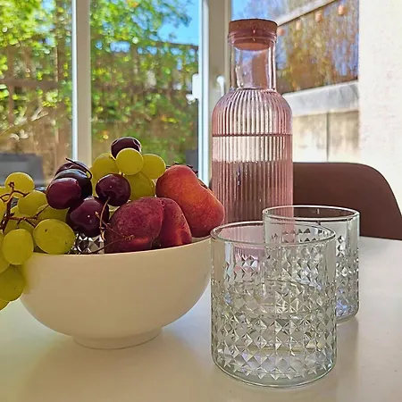 Gruene Oase Mit Eigener Terrasse Zwischen Altstadt Und Hafen #2 Apartman *